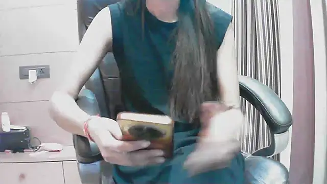 collage hoty online show from 09/25/25, 08:15