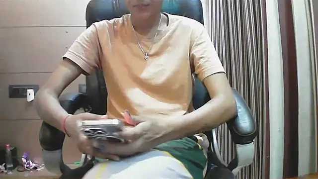 collage hoty online show from 10/31/25, 04:03