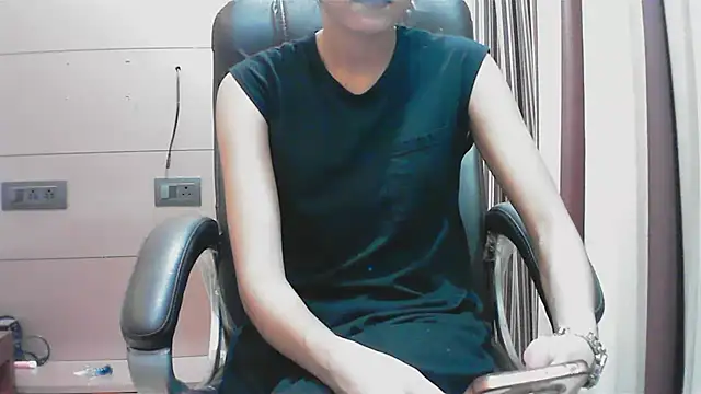 collage hoty online show from 09/18/25, 04:54