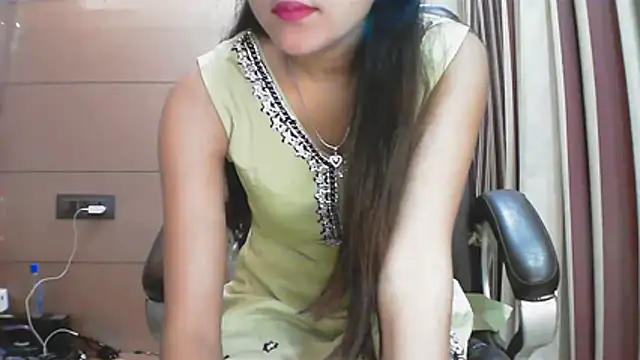 collage hoty online show from 11/26/25, 05:35