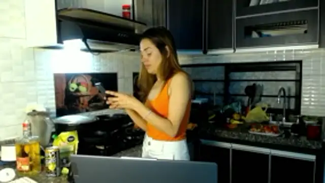 Snapshot of camilawm19 chatting on 04/12/26, 11:52 camilawm19 online show from 04/12/26, 11:52