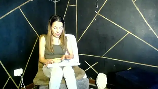 Snapshot of camilawm19 chatting on 04/14/26, 07:35 camilawm19 online show from 04/14/26, 07:35