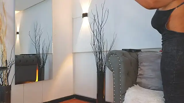 Snapshot of almaa_18 chatting on 12/03/25, 05:08 almaa 18 online show from 12/03/25, 05:08