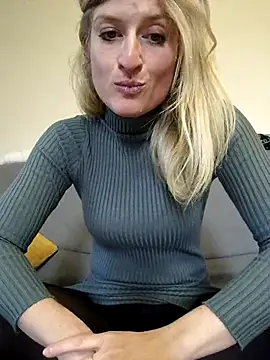 Loujoly modele online show from 02/25/25, 12:38