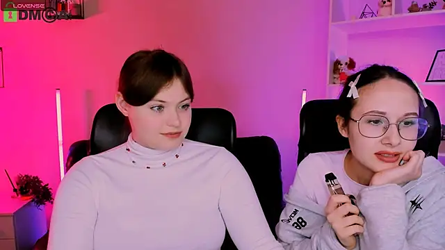 nikole kitt online show from 12/15/25, 08:03