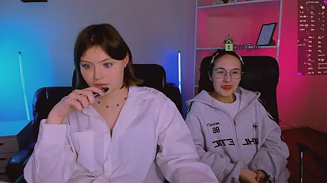 nikole kitt online show from 11/26/25, 08:31