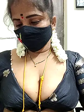 Snapshot of gaurika18 chatting on 06/22/26, 04:48 gaurika18 online show from 06/22/26, 04:48