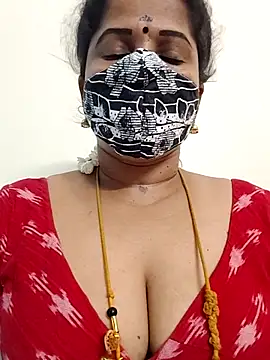 Snapshot of gaurika18 chatting on 06/14/26, 04:52 gaurika18 online show from 06/14/26, 04:52