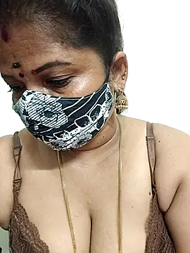 gaurika18 online show from 05/13/26, 11:23