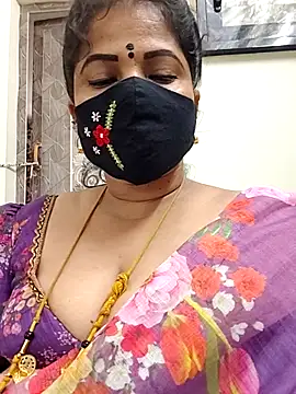 Snapshot of gaurika18 chatting on 06/17/26, 01:27 gaurika18 online show from 06/17/26, 01:27