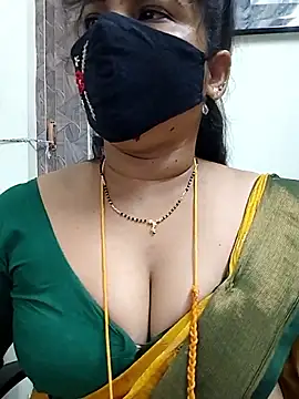 Snapshot of gaurika18 chatting on 06/21/26, 11:16 gaurika18 online show from 06/21/26, 11:16