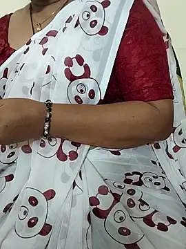 Snapshot of gaurika18 chatting on 10/12/25, 05:09 gaurika18 online show from 10/12/25, 05:09