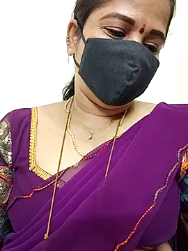 Snapshot of gaurika18 chatting on 09/20/25, 05:23 gaurika18 online show from 09/20/25, 05:23