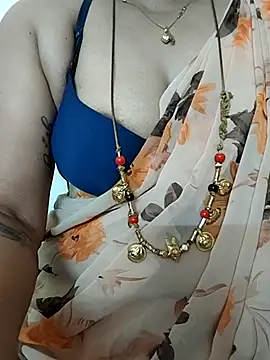 gaurika18 online show from 12/02/25, 11:06