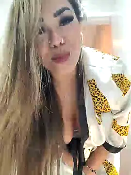 Snapshot of giselxxx_hot chatting on 10/10/25, 06:20 giselxxx hot online show from 10/10/25, 06:20