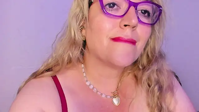 Snapshot of Naty_Mature_ chatting on 10/17/25, 10:11 Naty Mature online show from 10/17/25, 10:11