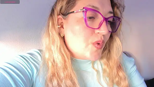 Snapshot of Naty_Mature_ chatting on 05/11/26, 05:54 Naty Mature online show from 05/11/26, 05:54