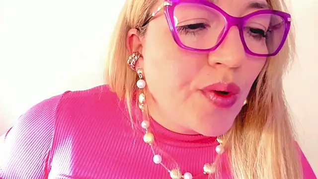 Naty Mature  online show from 10/21/25, 09:52