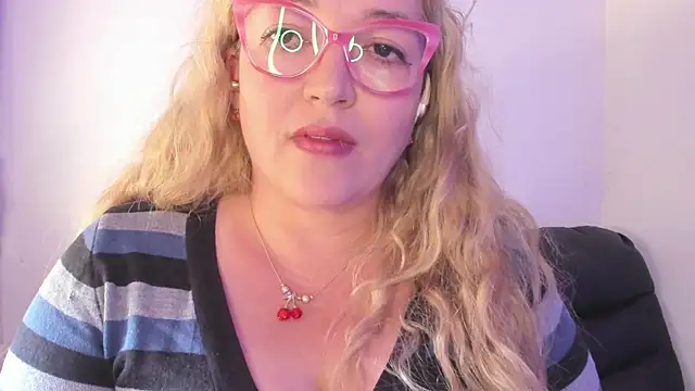 Naty Mature  online show from 10/23/25, 04:05