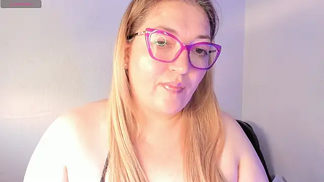 Snapshot of Naty_Mature_ chatting on 04/26/26, 04:15 Naty Mature online show from 04/26/26, 04:15