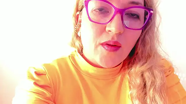 Snapshot of Naty_Mature_ chatting on 10/17/25, 09:34 Naty Mature online show from 10/17/25, 09:34