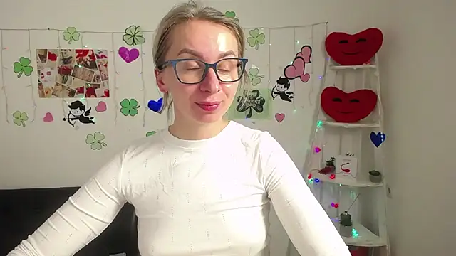 Snapshot of VasilisaSii chatting on 03/22/25, 03:42 VasilisaSii online show from 03/22/25, 03:42