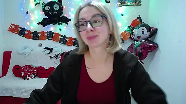 Snapshot of VasilisaSii chatting on 10/17/25, 07:55 VasilisaSii online show from 10/17/25, 07:55