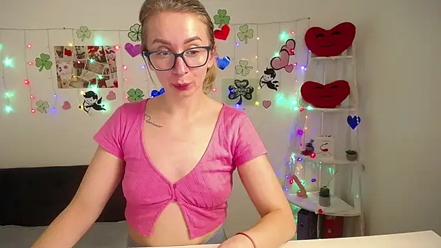 Snapshot of VasilisaSii chatting on 03/15/25, 12:13 VasilisaSii online show from 03/15/25, 12:13