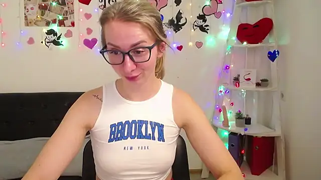 Snapshot of VasilisaSii chatting on 03/07/25, 09:51 VasilisaSii online show from 03/07/25, 09:51