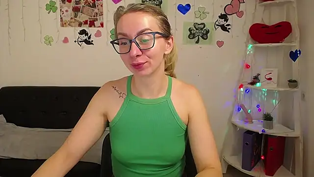 Snapshot of VasilisaSii chatting on 03/15/25, 09:09 VasilisaSii online show from 03/15/25, 09:09