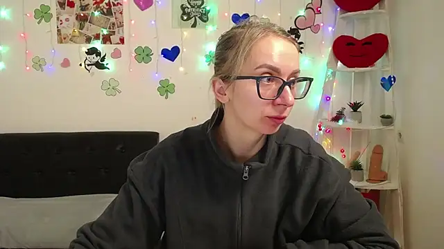 Snapshot of VasilisaSii chatting on 03/19/25, 06:03 VasilisaSii online show from 03/19/25, 06:03