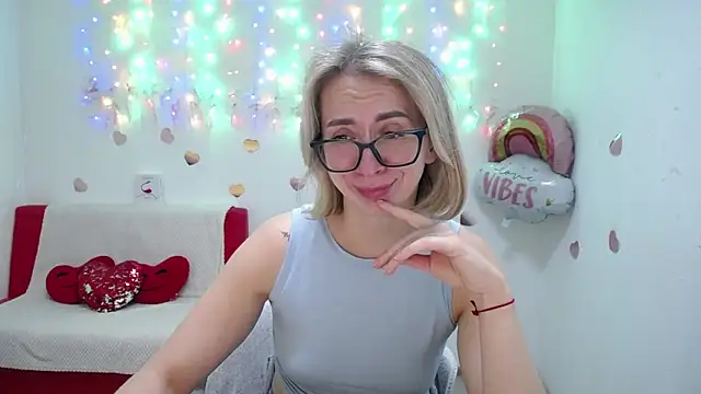 Snapshot of VasilisaSii chatting on 10/13/25, 05:20 VasilisaSii online show from 10/13/25, 05:20