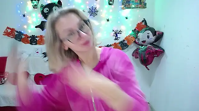 Snapshot of VasilisaSii chatting on 10/18/25, 05:09 VasilisaSii online show from 10/18/25, 05:09