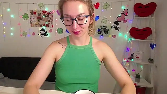 Snapshot of VasilisaSii chatting on 03/14/25, 03:25 VasilisaSii online show from 03/14/25, 03:25