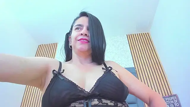 candela collinss online show from 01/14/25, 01:28