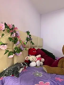 Snapshot of kymmgolden chatting on 06/15/26, 12:05 kymmgolden online show from 06/15/26, 12:05