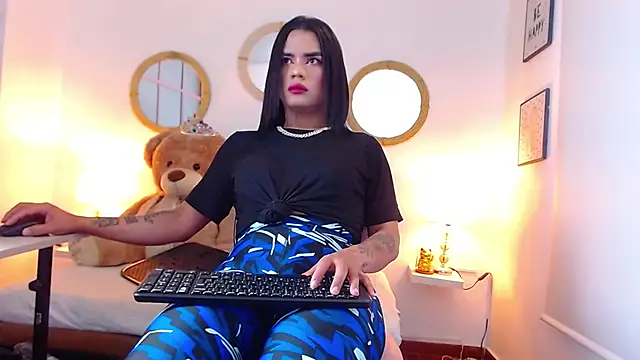 Snapshot of zoe_hecate_sexx chatting on 12/03/25, 12:04 zoe hecate sexx online show from 12/03/25, 12:04