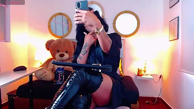 Snapshot of zoe_hecate_sexx chatting on 10/11/25, 05:14 zoe hecate sexx online show from 10/11/25, 05:14