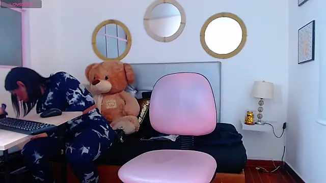 Snapshot of zoe_hecate_sexx chatting on 10/18/25, 11:51 zoe hecate sexx online show from 10/18/25, 11:51