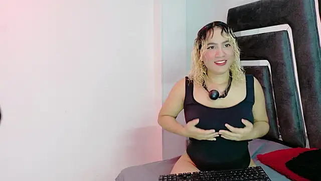 AliceandMax online show from 12/05/25, 03:21