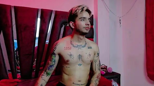 AliceandMax online show from 03/18/25, 04:39