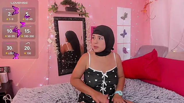 Snapshot of AliaAsad chatting on 12/01/25, 12:28 AliaAsad online show from 12/01/25, 12:28