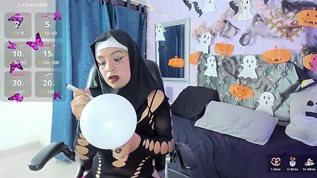 Snapshot of AliaAsad chatting on 10/27/25, 12:50 AliaAsad online show from 10/27/25, 12:50