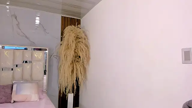 Keila Mendoza online show from 03/11/26, 05:12