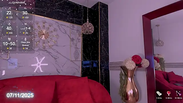 Keila Mendoza online show from 11/08/25, 05:44