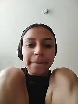 Snapshot of emma_ambar chatting on 10/30/25, 04:15 emma ambar online show from 10/30/25, 04:15