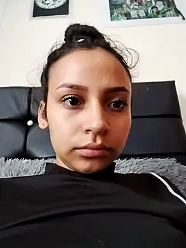 Snapshot of emma_ambar chatting on 10/28/25, 08:19 emma ambar online show from 10/28/25, 08:19