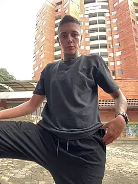 Snapshot of _PhillipBrown chatting on 02/13/25, 09:06 PhillipBrown online show from 02/13/25, 09:06