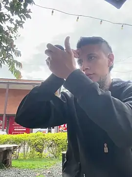 Snapshot of _PhillipBrown chatting on 02/14/25, 01:18 PhillipBrown online show from 02/14/25, 01:18