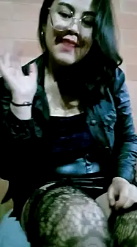 Snapshot of lara_moon25 chatting on 01/01/25, 12:11 lara moon25 online show from 01/01/25, 12:11